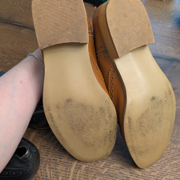 Women's Leather Oxford Brogues - Black and Tan - Picture 7 of 9